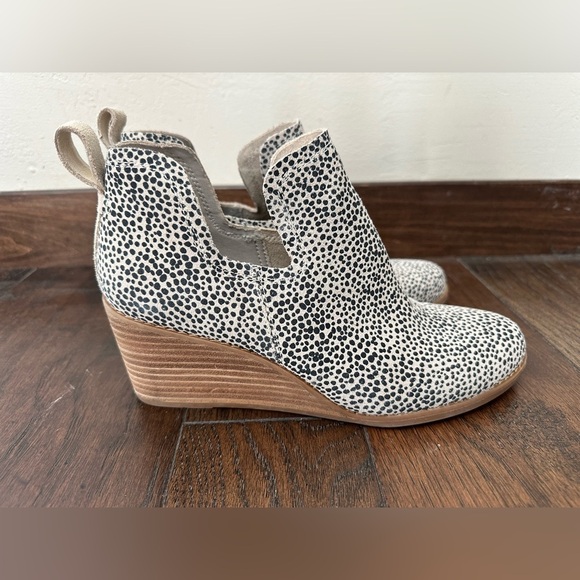 TOMS Kallie Suede Macadamia Ankle Boots- size 8.5 - Picture 1 of 6